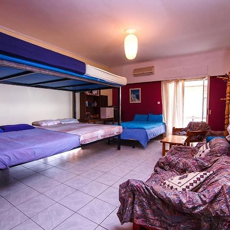 Birbili Youth Guest House Атина Екстериор снимка