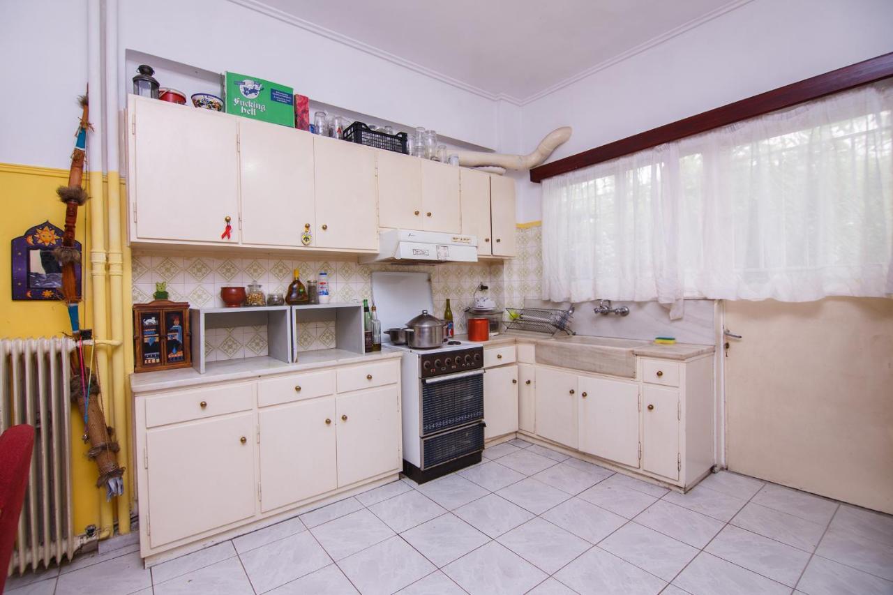 Birbili Youth Guest House Атина Екстериор снимка